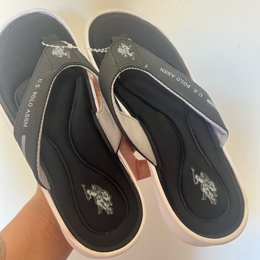 U.S. Polo Assn. Black And White Comfort Flip Flops Size 5-6 Women BRAND NEW